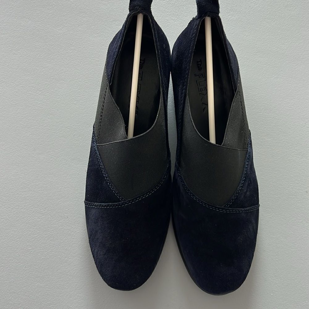 New The FLEXX Gray Suede Cross-Band Slipon Shoes Cross Town Blue Size 9